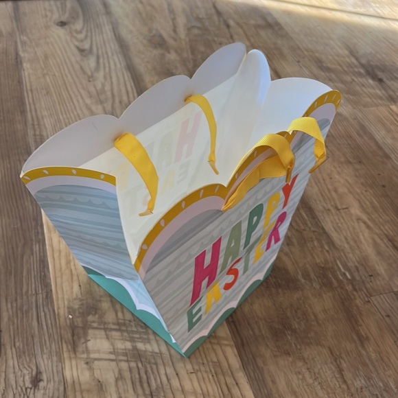 Set of 7 Inspiration Hallmark Easter Bags - Picture 5 of 5